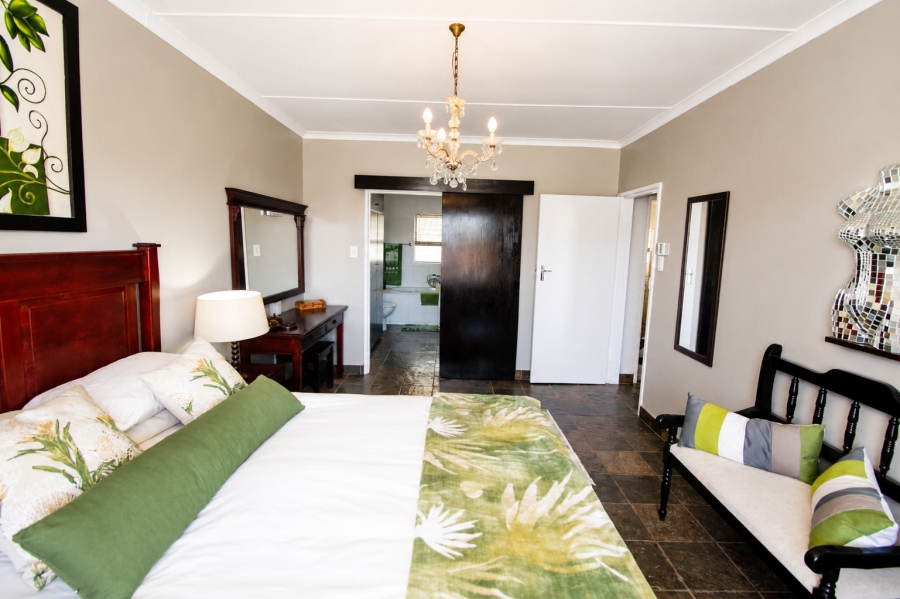 5 Bedroom Property for Sale in Wavecrest Eastern Cape